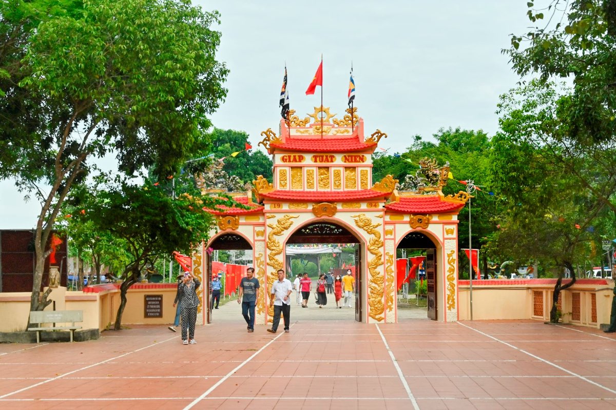 Dinh Thầy Thím 